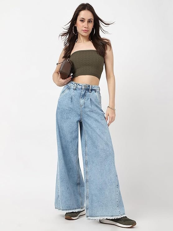 High-Waist Pleated Wide-Leg Denim Jeans with Frayed Hem A person models a pair of light wash, high-waist, wide-leg denim jeans featuring front pleats and a heavily frayed, raw hemline.