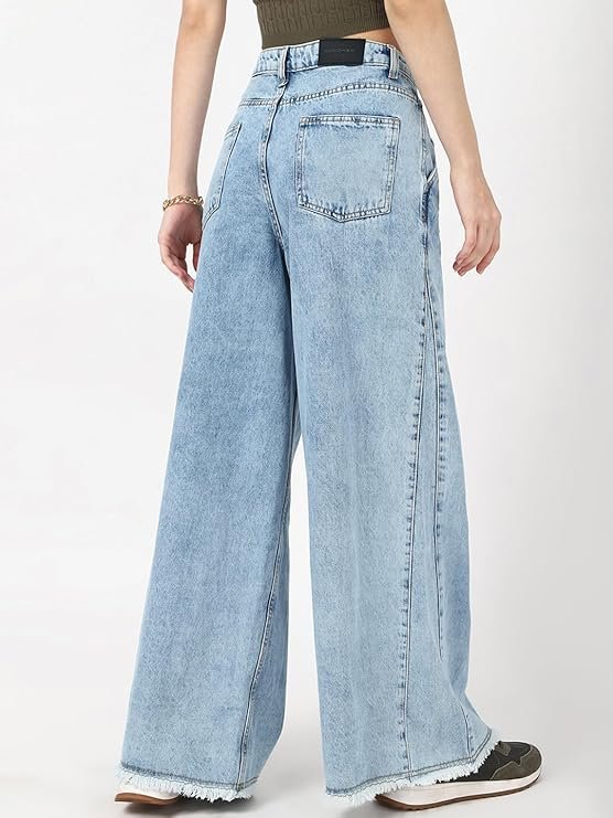 High-Waist Pleated Wide-Leg Denim Jeans with Frayed Hem A person models a pair of light wash, high-waist, wide-leg denim jeans featuring front pleats and a heavily frayed, raw hemline.
